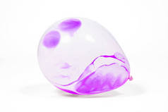 白色背景的现代气球-紫色