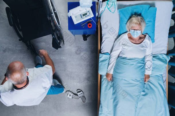 住院中的医生和Covid-19病人的头像，验尸报告概念.