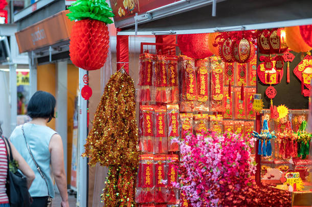 户外亚洲春天农历新年装饰品.许多相信传统习俗的人认为红色是吉祥吉祥的.