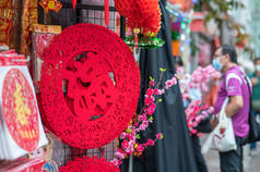 户外亚洲春天农历新年装饰品.许多相信传统习俗的人认为红色是吉祥吉祥的.