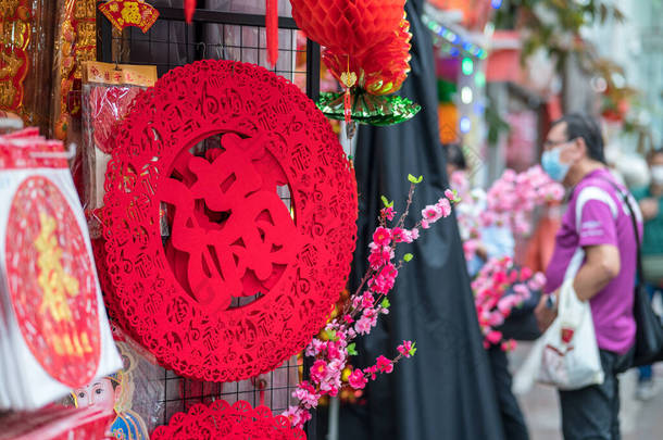 户外亚洲春天农历新年装饰品.许多相信传统习俗的人认为红色是吉祥吉祥的.