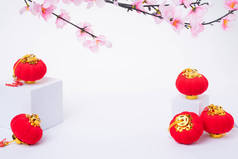 白底樱花红灯笼的中国新年设计