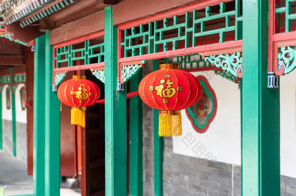 中国古代历史建筑中的灯饰，汉字翻译：新年好兆头