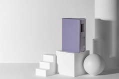 带有复制空间的白色3D纸型紫罗兰日记