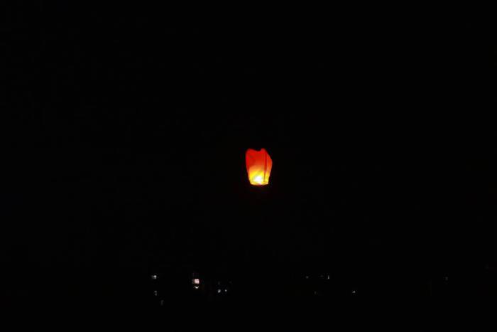 夜空中的火光图片-包图网企业站