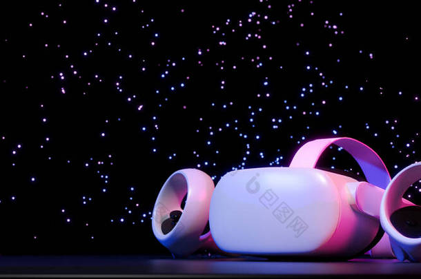 VR耳机和控制器，带有复制空间，用于闪亮恒星、暗星系背景、霓虹灯、 3D渲染、 3D插图的文本