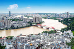 中国广西柳州柳江与城市景观.