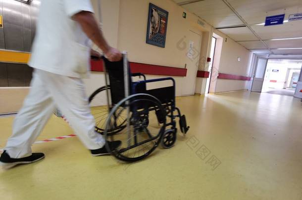 医院走廊医疗轮椅外科病床现代健康 