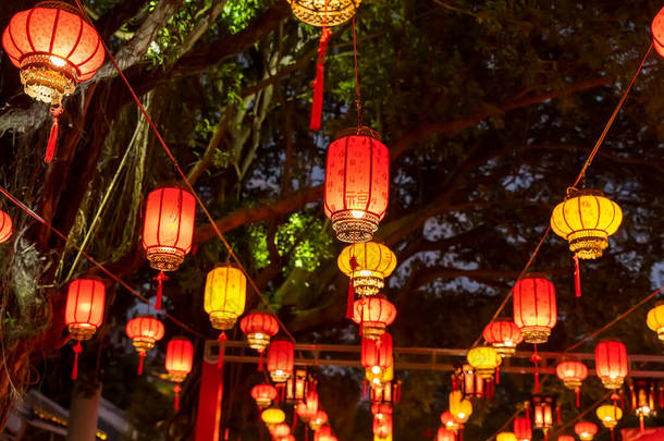 <strong>中国古代</strong>历史建筑中的灯饰，汉字翻译：新年好兆头