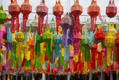泰国北部的兰娜灯笼，色彩艳丽的宜鹏灯笼