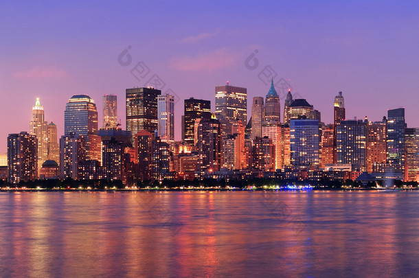 美国纽约市曼哈顿黄昏全景