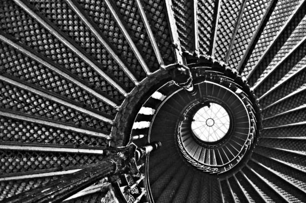 螺旋式楼梯、 黑色和白色