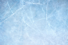 冰蓝色的冷冻的溜冰场冬天