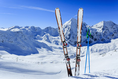 滑雪、冬季、高山和滑雪设备