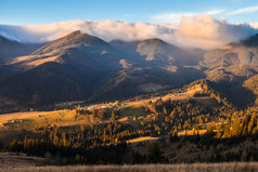 云层上方山