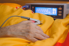 病人的脉搏血氧仪监测
