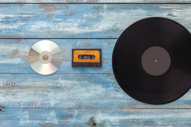 乙烯基唱片，cd 磁盘和音频磁带 