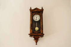 古董挂钟与钟摆从木头