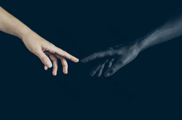 妇女和黑恶魔的部份看法在黑被隔绝的手指触碰