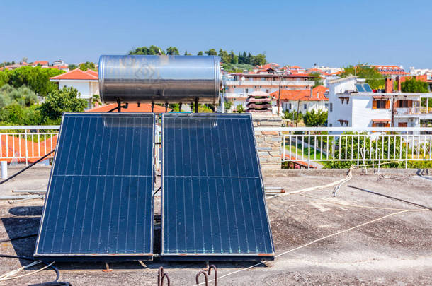 使用可再生能源的水面板被放置在房顶、太阳能热水系统上。现代节能技术