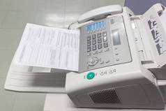 办公室概念设备中用于发送文档的传真机