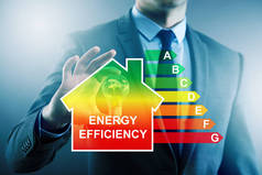 能源效率概念方面的商人