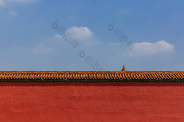 中国传统建筑的看法, 红色的墙壁和黄色的屋顶瓦片, 在紫禁城, <strong>蓝天</strong>下, 在<strong>北京</strong>, 中国