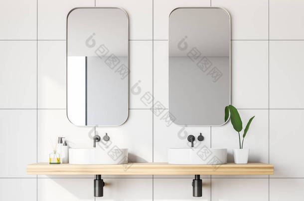 关闭双浴室水槽站在木制架子上, 上面有两个镜子, 房间里有白色瓷砖墙。3d 渲染