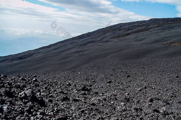 埃特纳火山 (火山灰沙丘) 的火星景观)