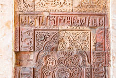 印度德里红堡的鼓楼纳卡尔·卡纳的天花板上镶嵌着八面几何图案