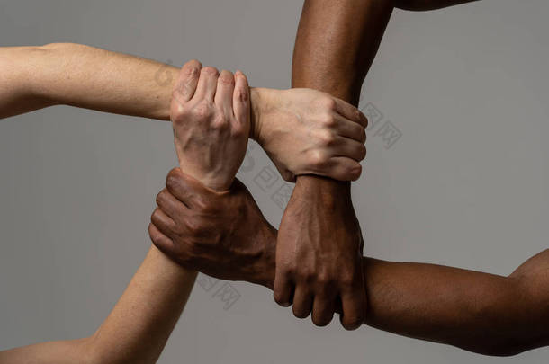 种族<strong>团结</strong>起来反对歧视和种族主义。黑人非裔美国人和白种人手牵手在世界<strong>团结</strong>和种族的爱和理解。宽容与合作理念.