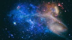 银河创意背景。星场星尘和星云空间。背景与星云,星尘和明亮的闪亮的星星。这张图片的元素由美国宇航局提供.