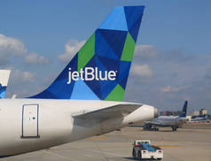 2019年8月3日：纽约肯尼迪国际机场JetBlue飞机尾翼
