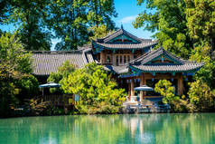 云南丽江县传统建筑与自然