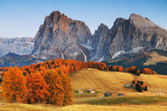 意大利白云石，欧洲最大的高山草甸，西泽高山的秋季风景