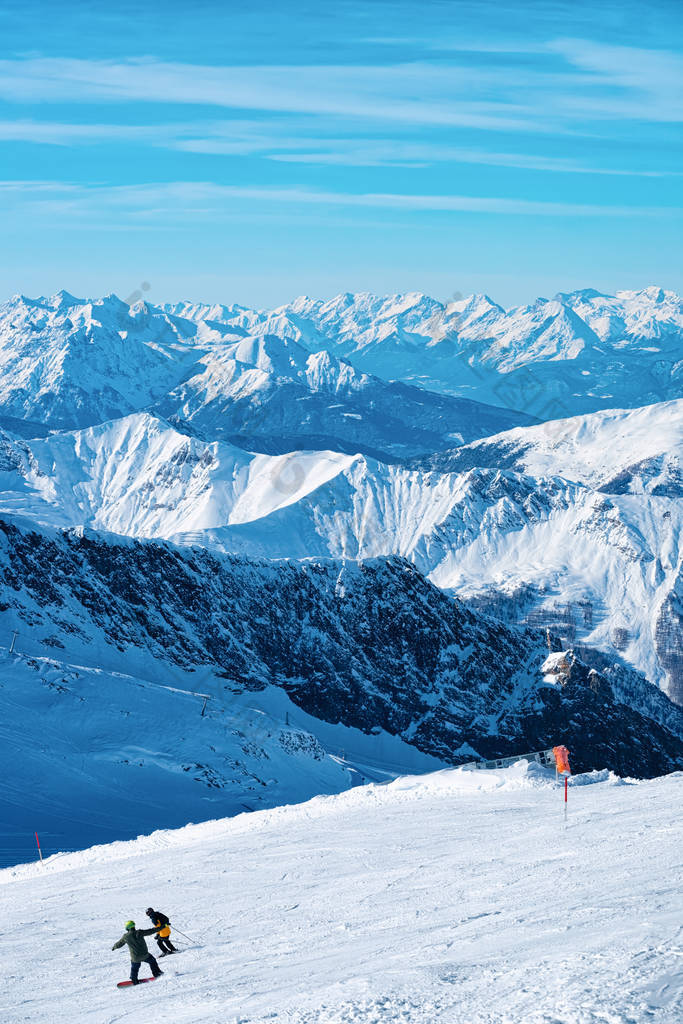 奥地利Hintertux冰川滑雪运动美景