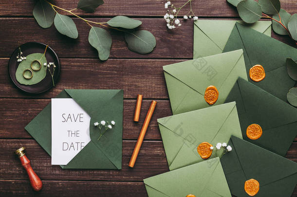 绿色现代信封，有创意的婚宴邀请函