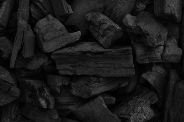 天然的火灰与黑暗的黑色煤质质感。这是一块易燃的黑色硬岩.案文的篇幅