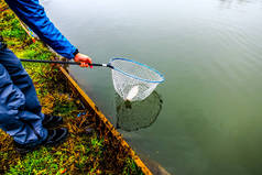 湖上的鳟鱼捕捞、体育捕鱼和户外活动