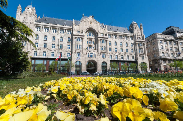 伯德佩斯特，匈牙利- 4月20日。2020年：布达佩斯的四季酒店Gresham Palace，匈牙利城市最豪华的酒店之一