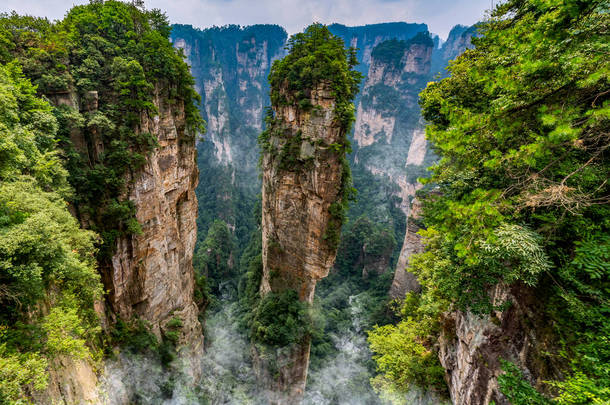 中国张家界的阿凡达山