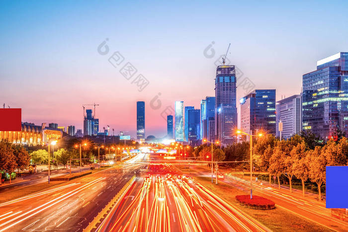 济南城市道路夜景与模糊车灯