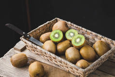 新鲜的猕猴桃，健康的水果，供食用或饮用