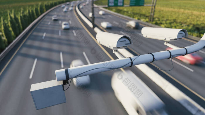  高速摄像头监控繁忙的交通道路。路上的摄像头可以控制车速