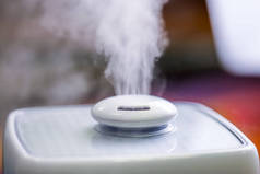 超声波加湿器使水雾化.房间里的干空气问题。人类保健