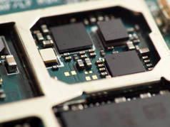 对表面安装器件(SMD)的集成电路、微晶片、处理器、导引头、电阻、电容器、相机模块等部件进行了近距离拍摄。印制电路板（PCB）焊接)