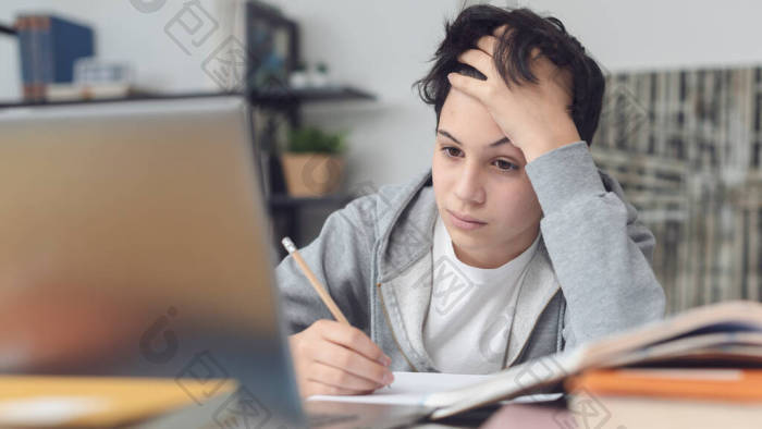 上课的学生图片-包图网企业站