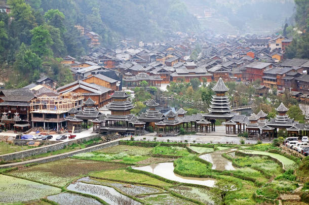 肇星东寨古镇在晨雾中,贵州.中国著名的旅游胜地
