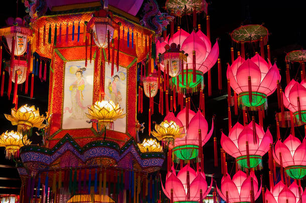 元宵节和中秋节的中国灯笼