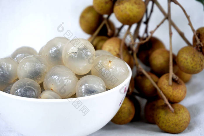 龙眼树（英语：Dimocarpus longan），通常被称为龙眼树（longan），是一种产可食果实的热带树种。它是苏柏树科中最有名的热带成员之一，荔枝和蓝莓也属于这个科